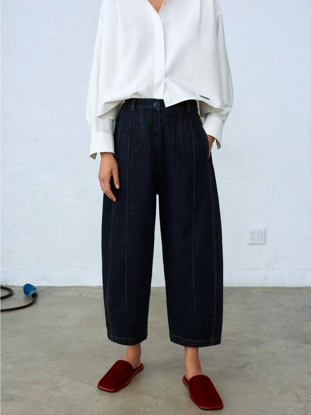 Cordera Seam Curved Denim Pants in Dark Navy OS - Picture 5 of 6